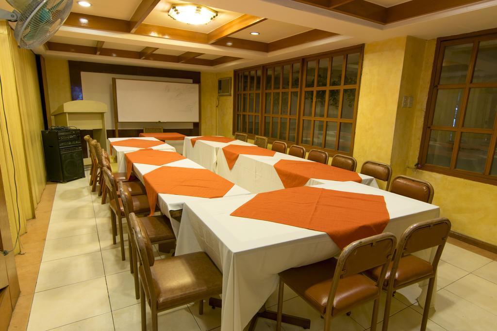 The Manor Hotel Davao City Buitenkant foto