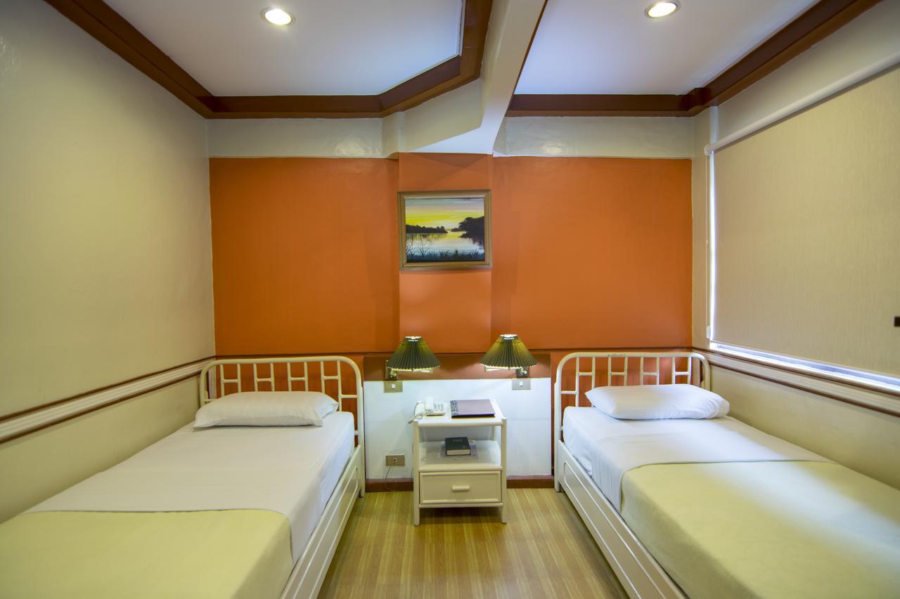 The Manor Hotel Davao City Buitenkant foto