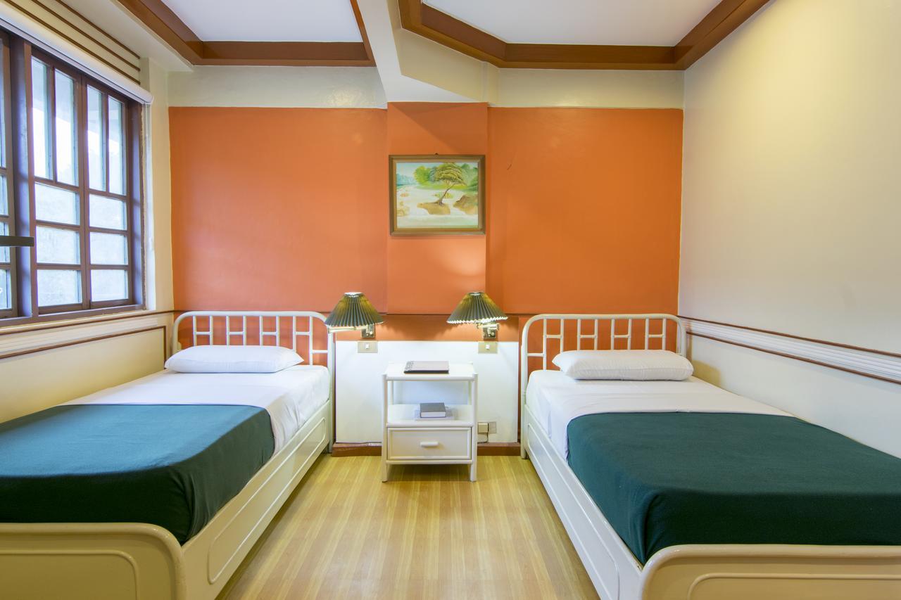 The Manor Hotel Davao City Buitenkant foto