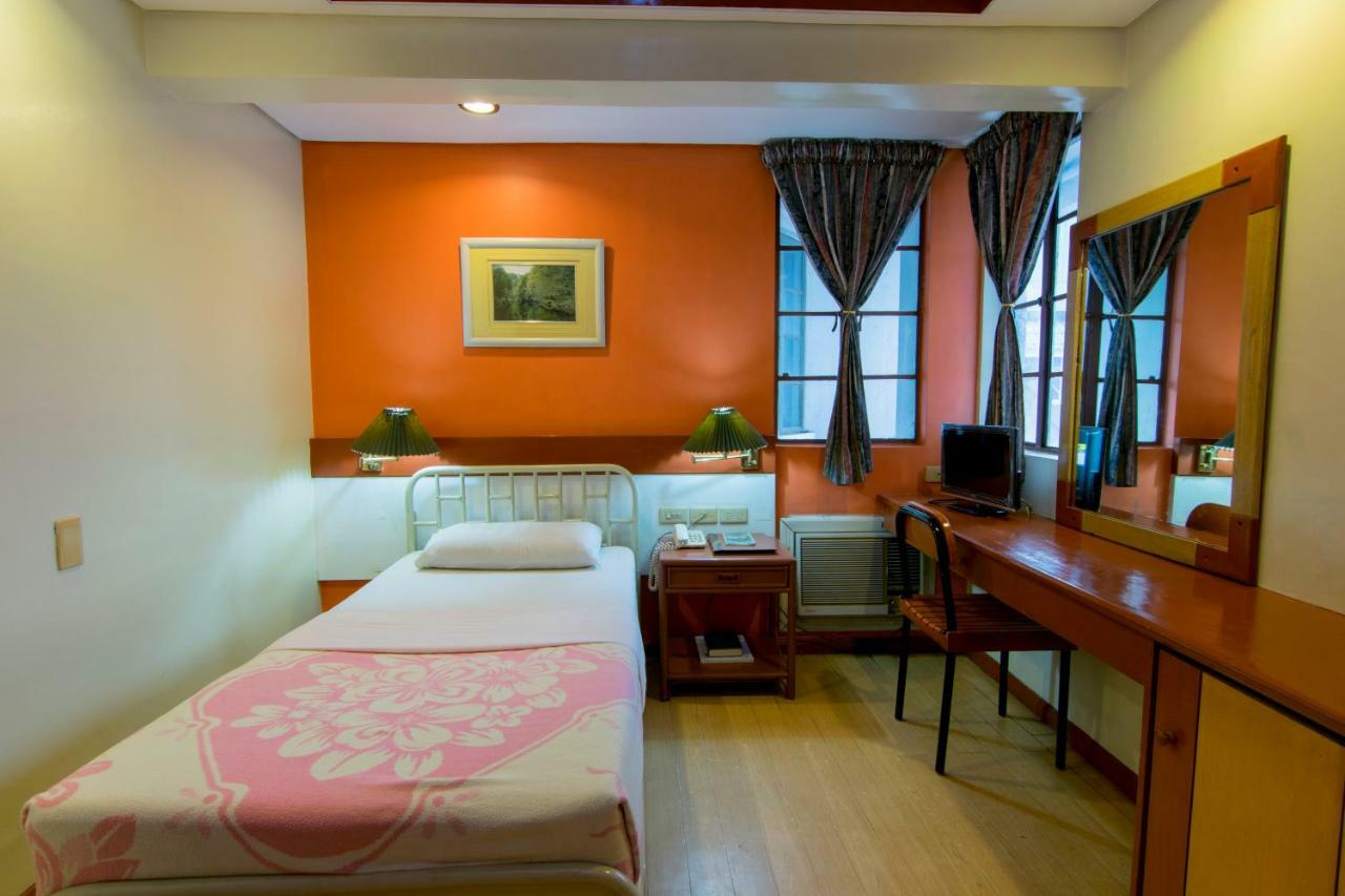 The Manor Hotel Davao City Buitenkant foto